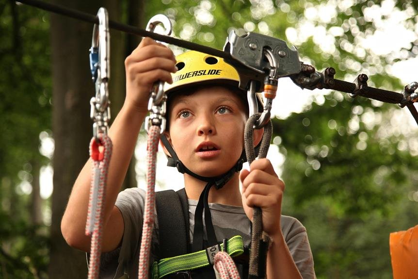 8 Best Climbing Helmets for Safety and Style on the Rock Face